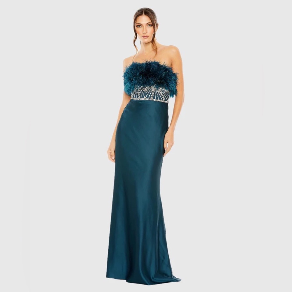 MAC DUGGAL Strapless Feather Rhinestone Detailed Gown